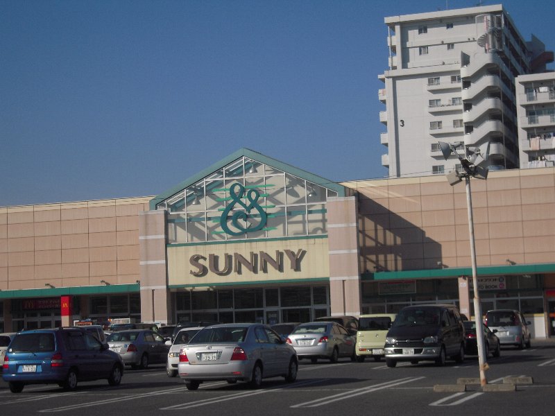 Supermarket. 400m to Sunny Meinohama store (Super)