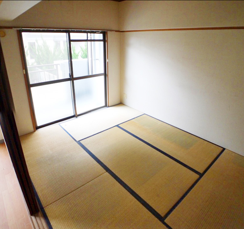 Other room space. It will settle down and after all Japanese-style room there is one