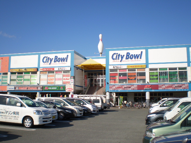 Shopping centre. 300m to the West Court Meinohama (shopping center)