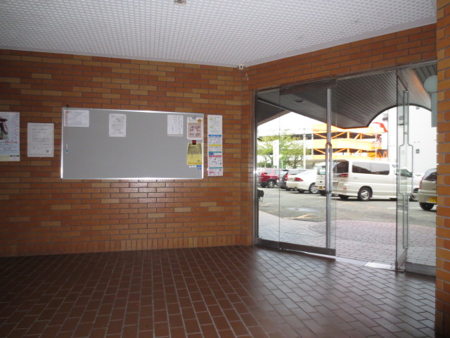 Entrance. Open entrance