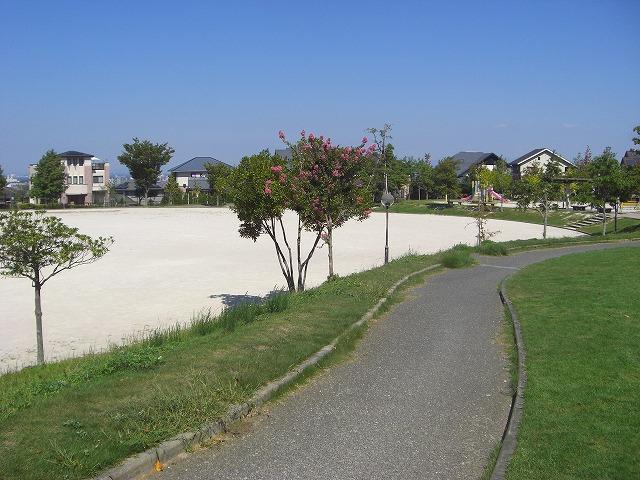 park. 60m to the west of the hill Central Park