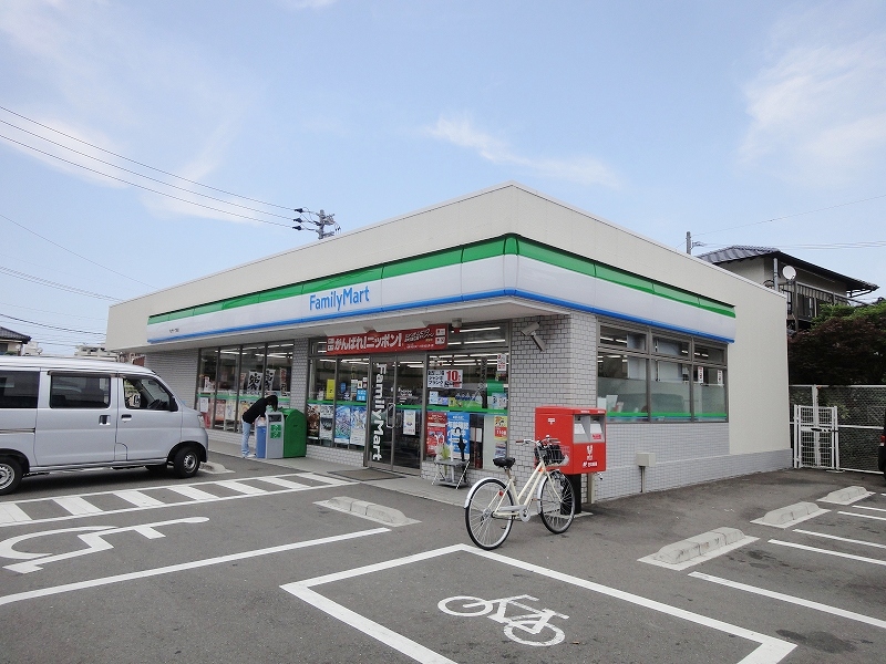 Convenience store. FamilyMart Shimoyamato chome store up (convenience store) 316m