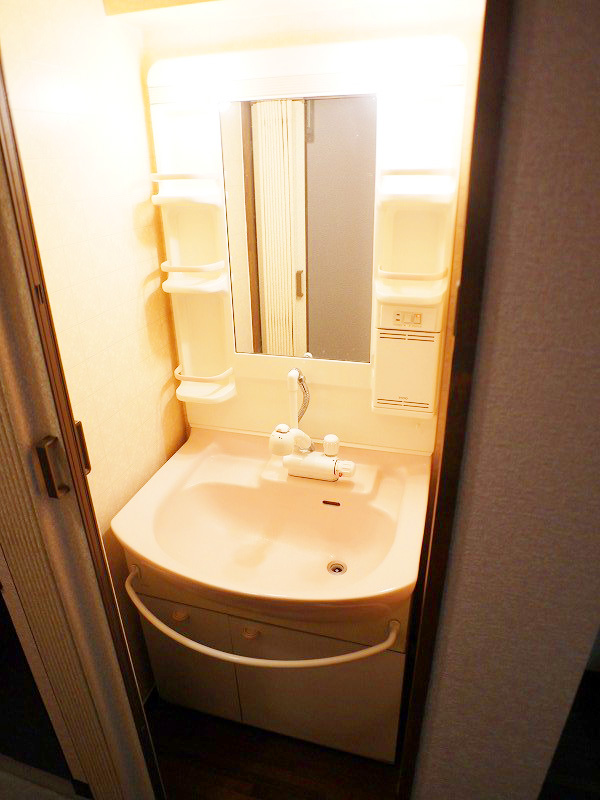 Washroom. With shampoo dresser in this your rent