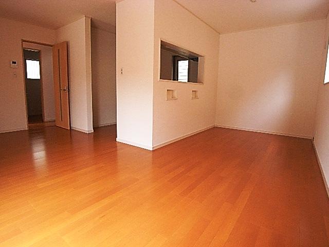 Living. ※ The photograph is a property of the same manufacturer and construction.