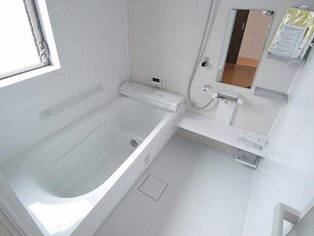 Bathroom. ※ The photograph is a property of the same manufacturer and construction.