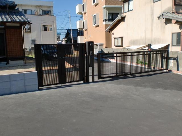 Parking lot. Gate Intensive Paul Remote control gate all new