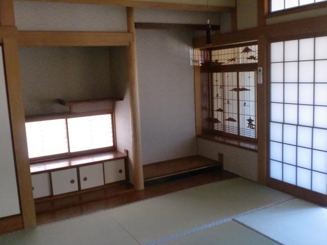 Non-living room. 8.4 tatami Shoin out Yukimi shoji