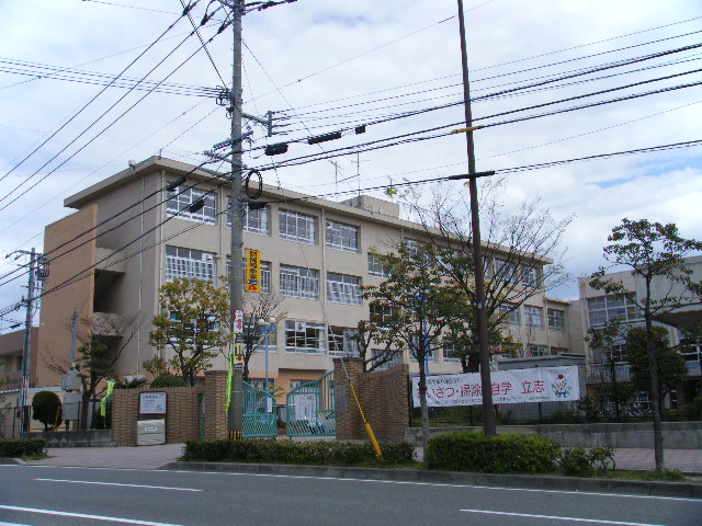 Primary school. 330m to Fukuoka Municipal Meikita elementary school (elementary school)