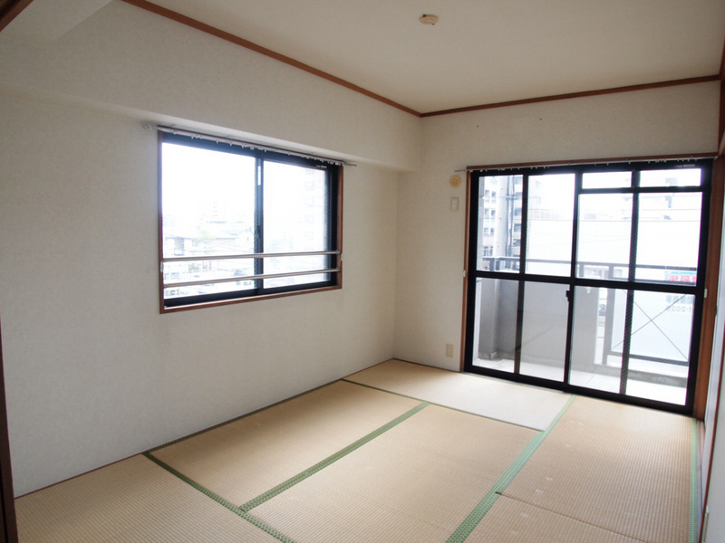 Other room space. The window also many bright Japanese-style room.