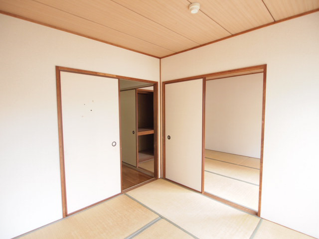 Other room space. It can also will be used widely by connecting to the next to the Japanese-style room. 