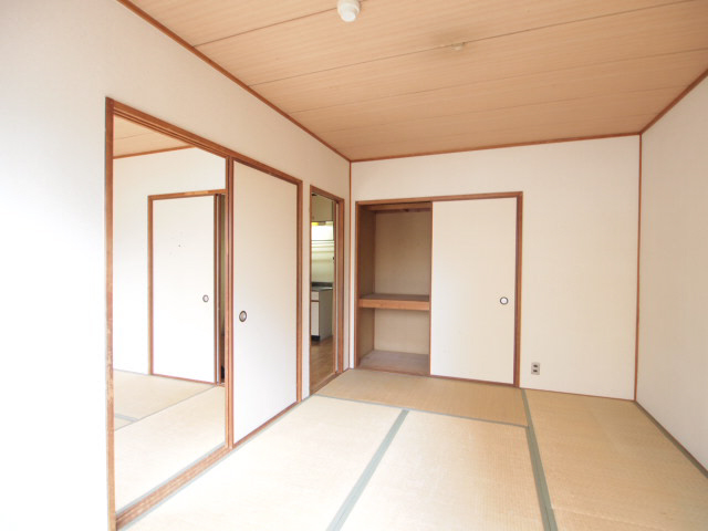 Living and room. There between Japanese-style room 2. 