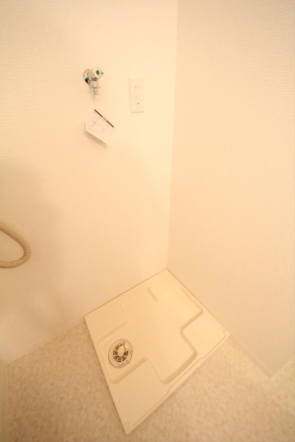 Wash basin, toilet. (November 2013) Shooting