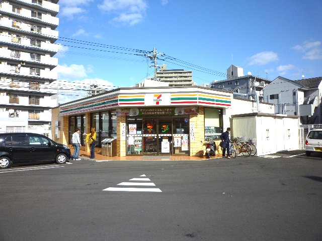 Convenience store. Seven-Eleven Fukuoka Atago 1-chome to (convenience store) 72m