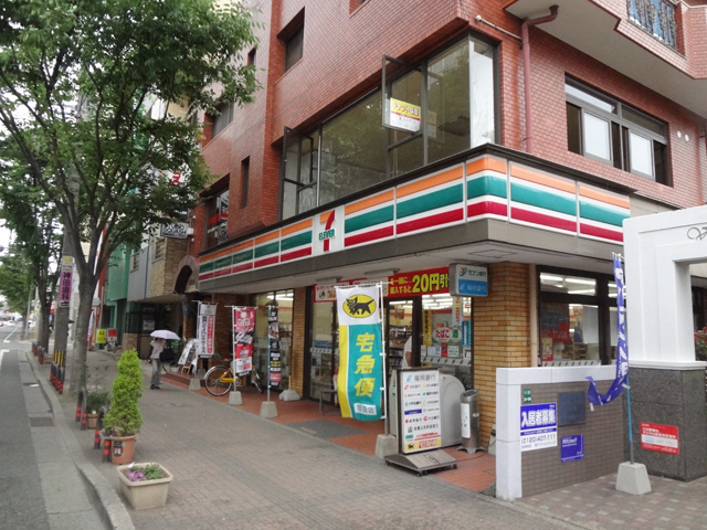 Convenience store. Eleven Fukuoka Meinohama Ekimae up (convenience store) 39m