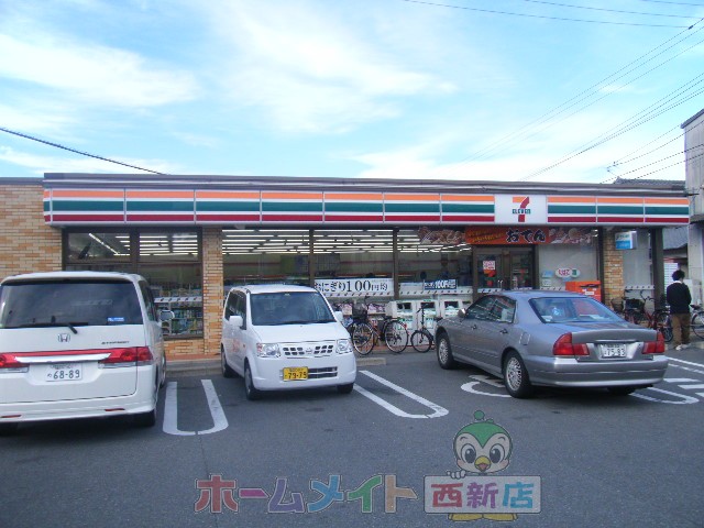 Convenience store. Seven-Eleven Fukuoka Iikura 3-chome up (convenience store) 697m
