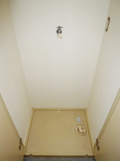 Washroom. Indoor Laundry Storage ☆ 