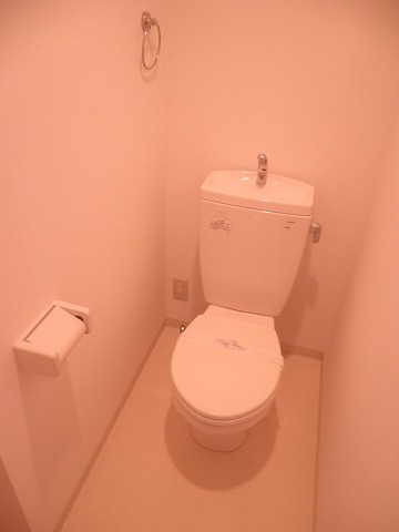 Toilet. Also spacious space toilet ☆