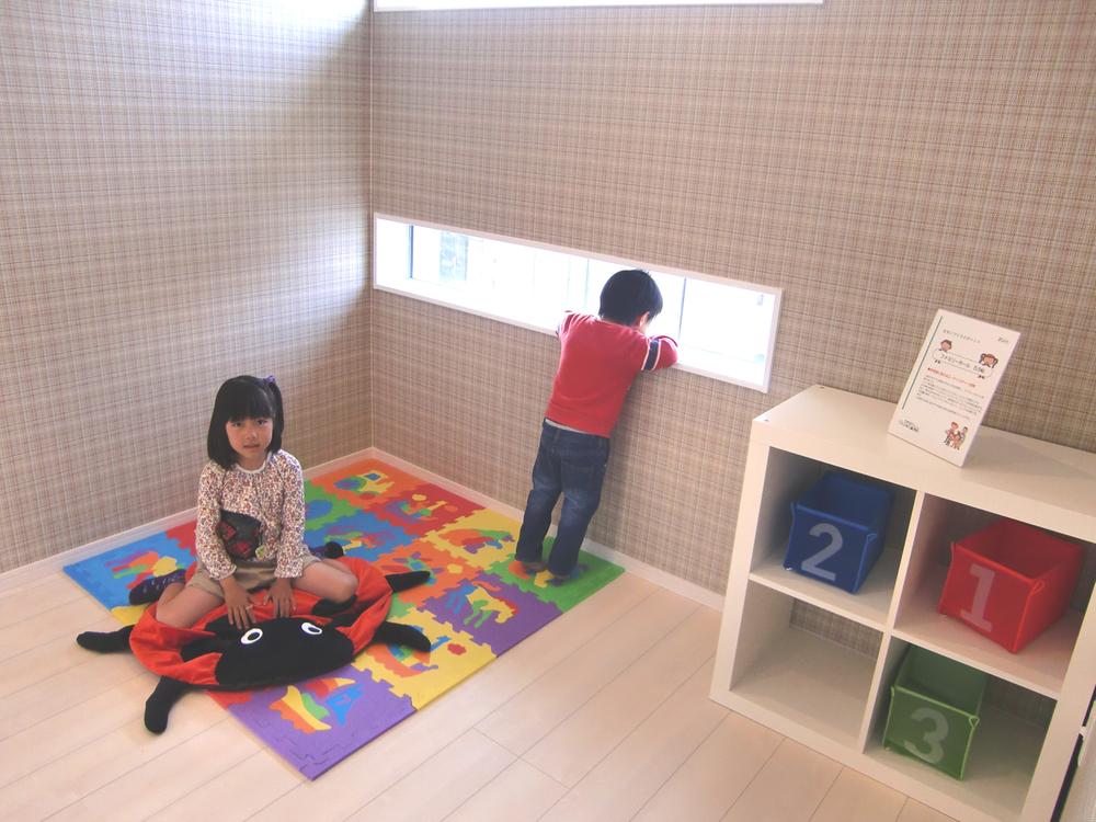 Other introspection.  [Family Hall] Dream, such as the second floor of "connecting the ties with family family hole" child's play space and book space that has also become a concept will spread.