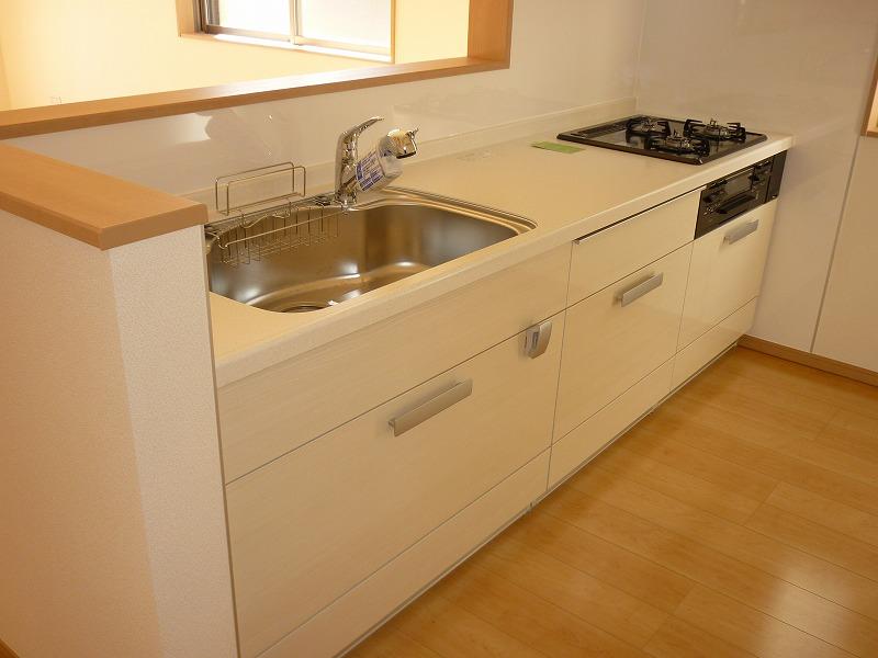 Kitchen. System kitchen (^_^) /  A height of approximately 85 centimeters, Width is located about 255 centimeters (^_^) / ~ Is a water purifier with faucet standard (^_^) / ~ From the wife's point of view, Living dining overlooking (^_^) /  ◆ It has become the same specification photo