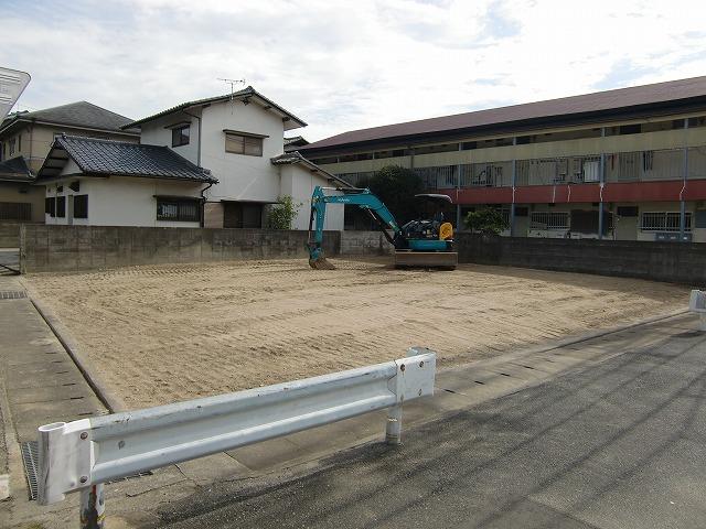 The entire compartment Figure. Current Status vacant lot Northwest corner lot