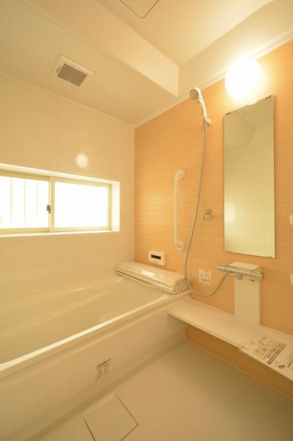Bathroom. 1 pyeong type bathroom! Yes window!