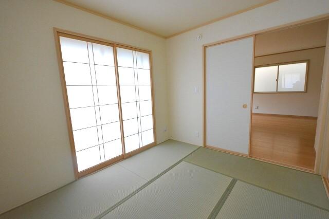 Non-living room. Japanese-style room 5.25 quires, There closet!