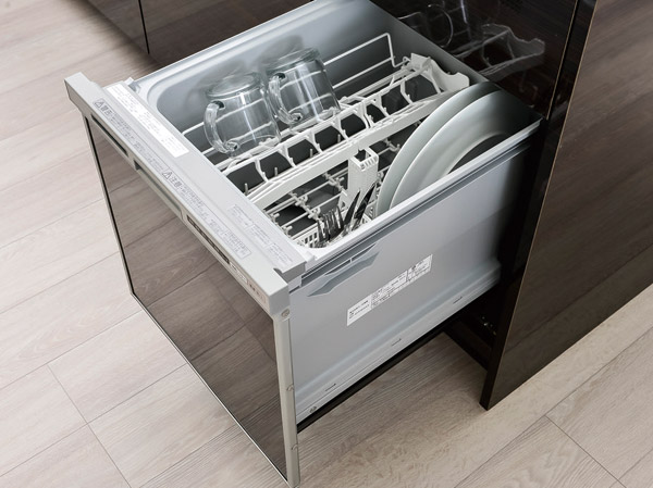 Kitchen.  [Dishwasher] To detect the "quantity" and "dirty dishes", water ・ Electrical ・ It eliminates the waste of time. By installing diagonally under the sink, You to up the work efficiency and water dripping prevention. (Same specifications)