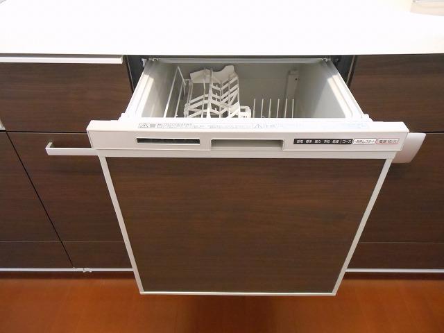 Other Equipment. Convenient dishwasher is equipped! Help for day-to-day life