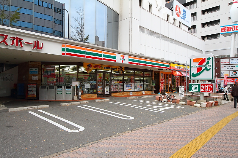 Convenience store. Seven-Eleven Fukuoka Nishijin 2-chome up (convenience store) 387m