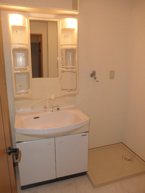 Washroom. Independent wash basin ・ Is Indoor Laundry Area. 