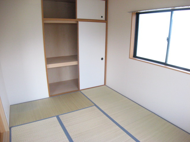Other room space. Bright space there window to Japanese-style room