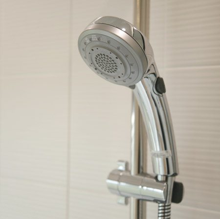 Bathing-wash room.  [Hand water stop with multi-function shower head] To be able to save water while using comfortable, Bathroom of shower head, Jetted with the switch of the grip portion ・ Adopt a type that can stop water. ON at hand / Since the one-touch system that can OFF operation, It is easy to water-saving can be economically. Also, Massage water discharge, Spray water discharge, It has adopted a multi-function type, such as I had the water discharge.