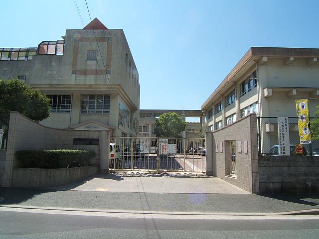 Primary school. Kotabe until elementary school 850m