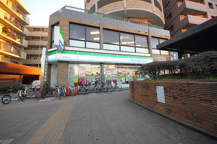 Convenience store. FamilyMart Muromi Station store up to (convenience store) 404m