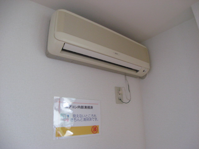 Other Equipment. Air conditioning comes with 1 groups