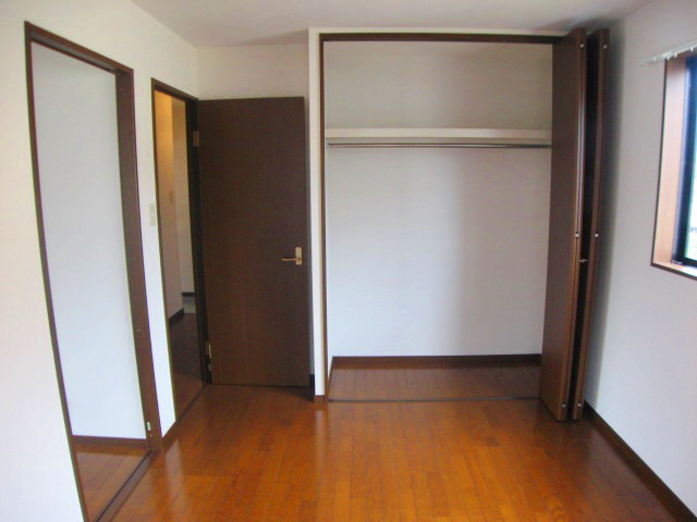 Other room space. Closet is quite large