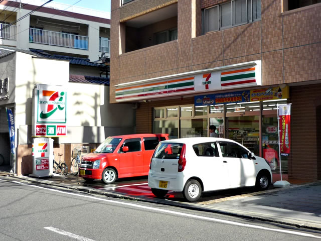 Convenience store. Seven-Eleven Fukuoka Fujisaki 1-chome to (convenience store) 520m