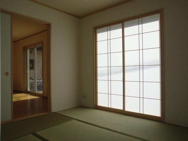 Non-living room. There is a Japanese-style room adjacent to the living room.