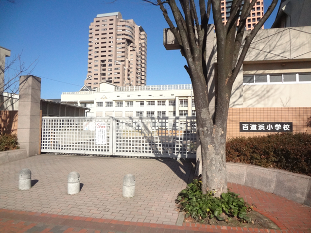 Primary school. 658m to Fukuoka Municipal Momochihama elementary school (elementary school)