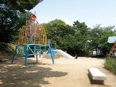 Surrounding environment. Momijiyama park (about 140m / A 2-minute walk)