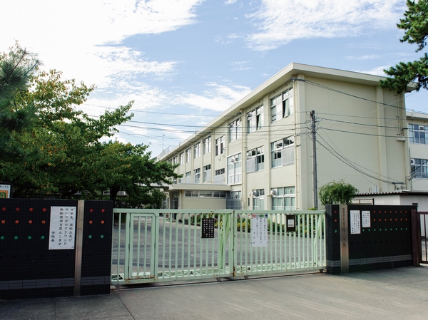 Momochi elementary school (2-minute walk ・ About 160m)