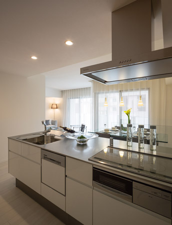 Kitchen.  [kitchen] Stylish kitchen that has been unified in white. Under-counter storage, Dishwasher, Standard equipment and facilities to support the household chores, such as range hood.