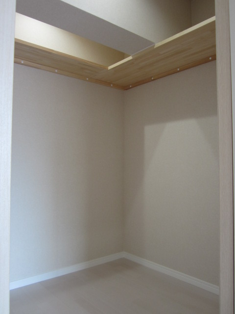 Receipt. Large walk-in closet! ! It is likely to be stored a significant amount