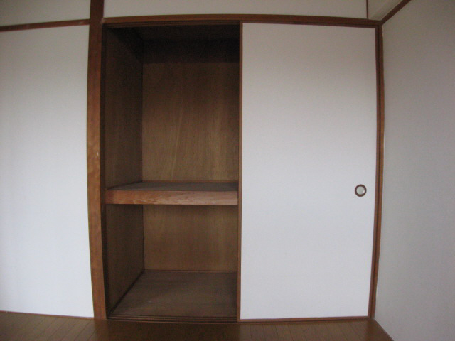 Receipt. There is a closet in Western-style, You spacious be used.