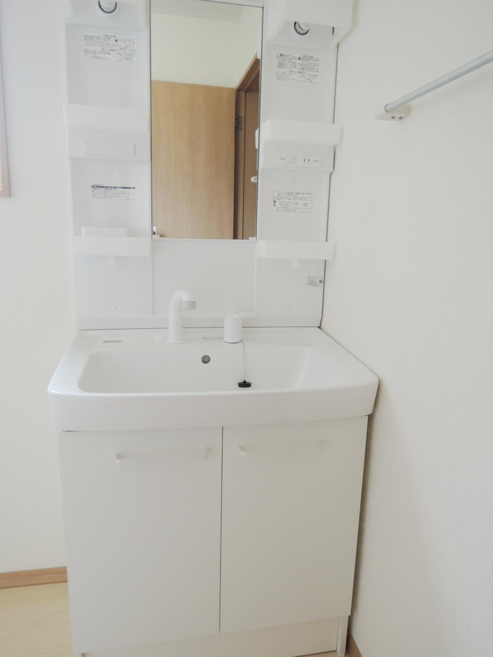 Wash basin, toilet. Same specifications vanity