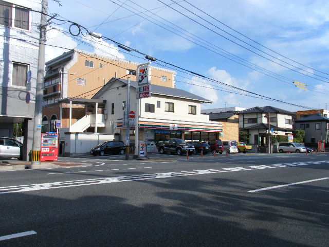 Convenience store. Seven-Eleven Fukuoka Fujisaki 1-chome (convenience store) to 200m