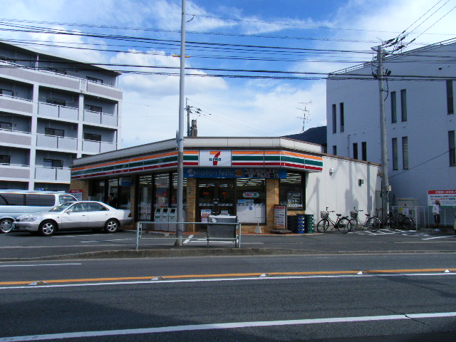 Convenience store. Seven-Eleven Fukuoka Iikura 6-chome up (convenience store) 218m