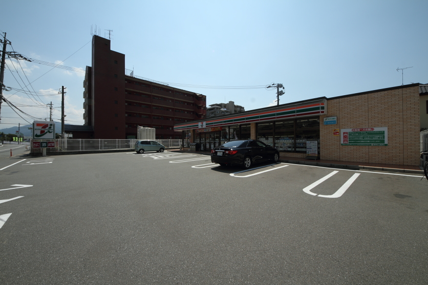 Convenience store. Seven-Eleven Fukuoka Arae 1-chome to (convenience store) 500m