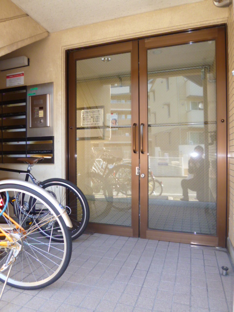 Entrance. There is also a bicycle put space!