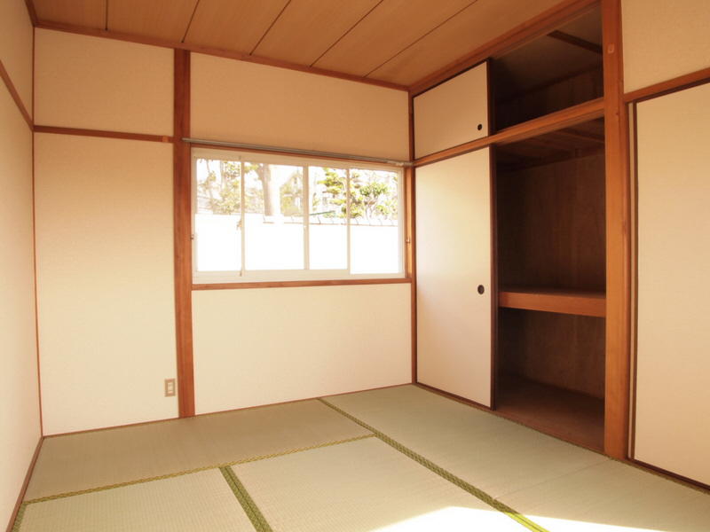 Other room space. The second floor Japanese-style room. There is also a closet. 